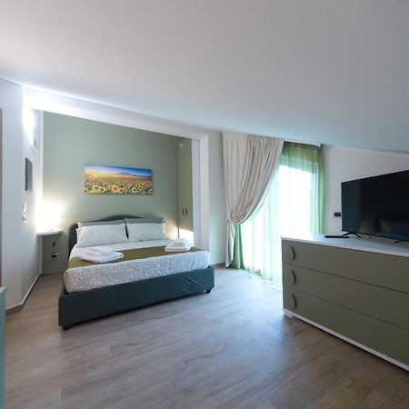 Slow Chic Apartment Beb Policlinico เมสซีนา ภายนอก รูปภาพ