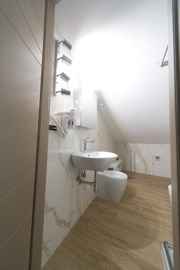Slow Chic Apartment Beb Policlinico เมสซีนา ภายนอก รูปภาพ