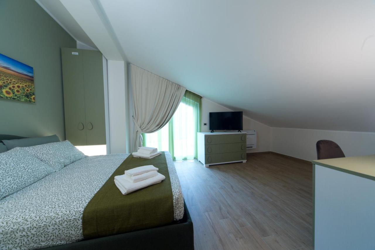 Slow Chic Apartment Beb Policlinico เมสซีนา ภายนอก รูปภาพ