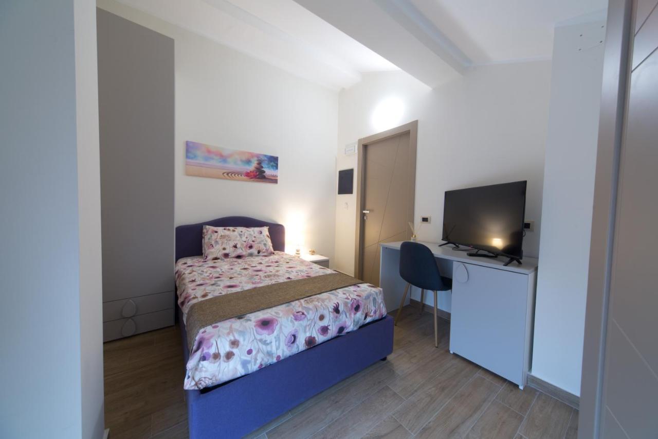 Slow Chic Apartment Beb Policlinico เมสซีนา ภายนอก รูปภาพ