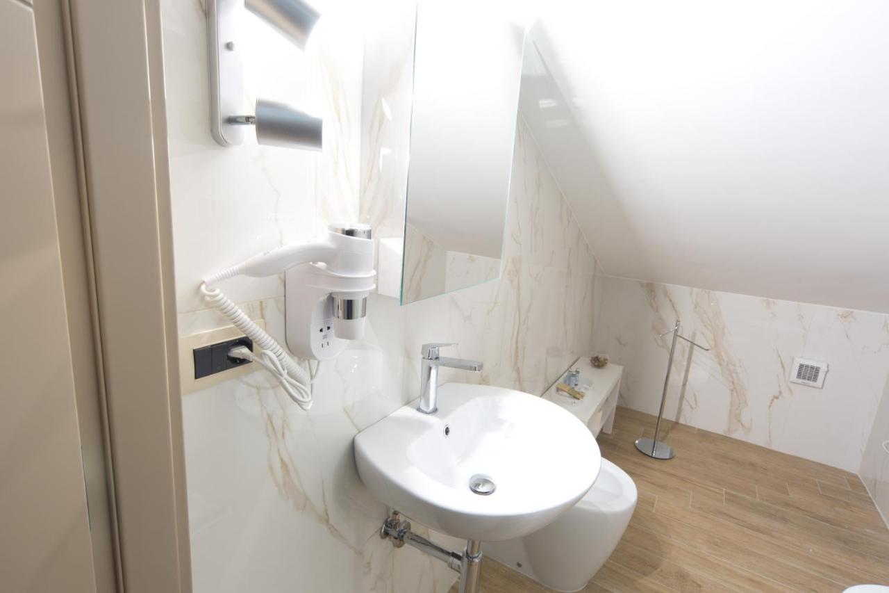 Slow Chic Apartment Beb Policlinico เมสซีนา ภายนอก รูปภาพ